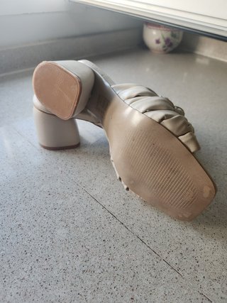 Zapatos TANGELA Beige Tacón Cuadrado