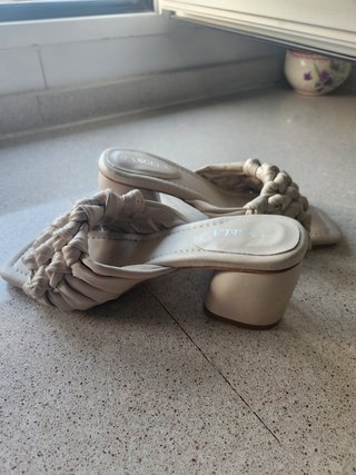 Zapatos TANGELA Beige Tacón Cuadrado