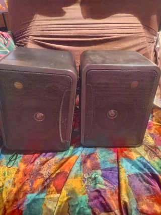 Altavoces negros