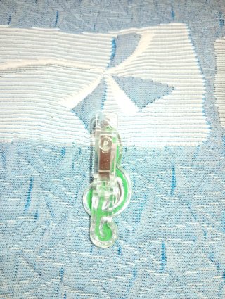 Pinza sujetapapeles clave de sol verde