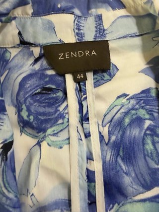 Blusa Zendra floral azul y blanco Talla M