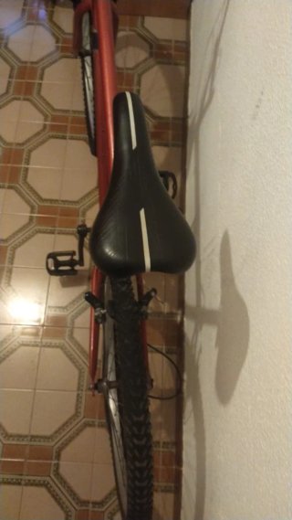 Bicicleta de paseo roja