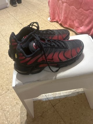 Zapatillas Nike Air Max Plus TN Negras Rojas