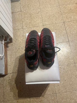 Zapatillas Nike Air Max Plus TN Negras Rojas