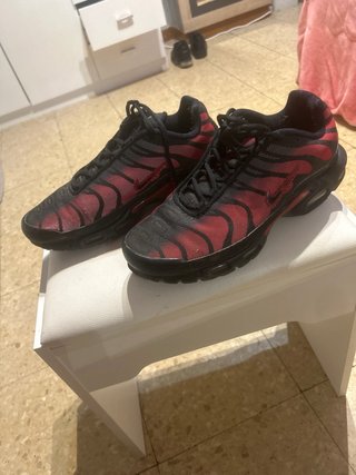 Zapatillas Nike Air Max Plus TN Negras Rojas