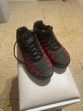 Zapatillas Nike Air Max Plus TN Negras Rojas