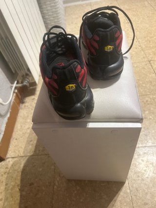 Zapatillas Nike Air Max Plus TN Negras Rojas