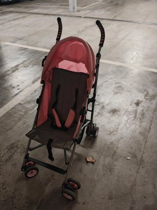 Carrito de bebé rosa