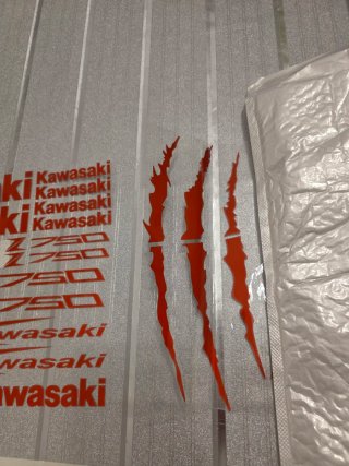 Kit Adesivi Kawasaki Z750 + Decalcomanie