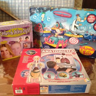 Lote Juguetes: Anatomicefa, Phineas y Ferb, Bellez