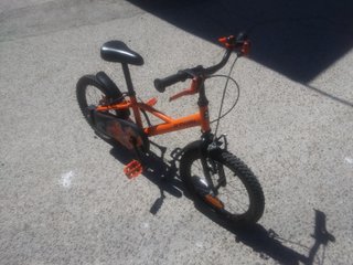 Bicicleta infantil naranja Decathlon
