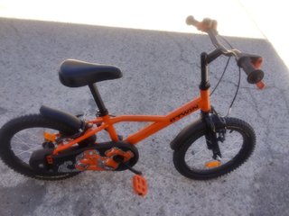 Bicicleta infantil naranja Decathlon