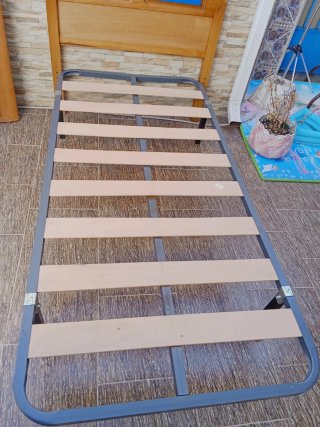 Somier 90x190 con patas y cabecero