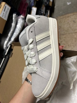 Zapatillas Adidas Grand Court Gris y Blanco
