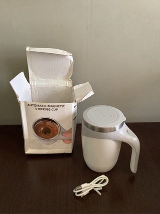 Taza térmica con mezclador eléctrico