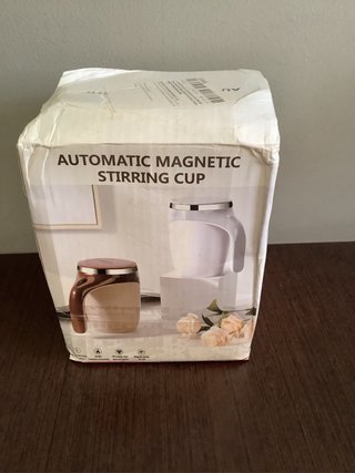 Taza térmica con mezclador eléctrico