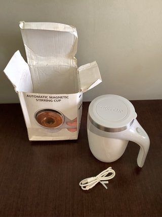 Taza térmica con mezclador eléctrico