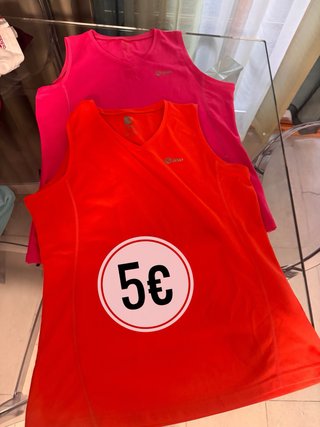 Ropa de pádel naranja y fucsia