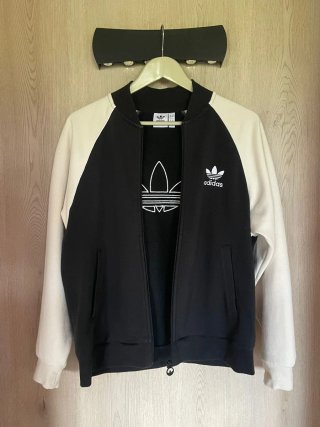 Bomber Adidas Beige, Negro y ralla blanca