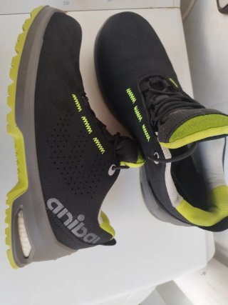 Zapatos de seguridad Aníbal negros y verdes