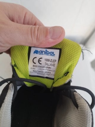 Zapatos de seguridad Aníbal negros y verdes