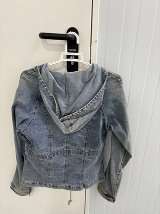 Chaqueta vaquera con capucha