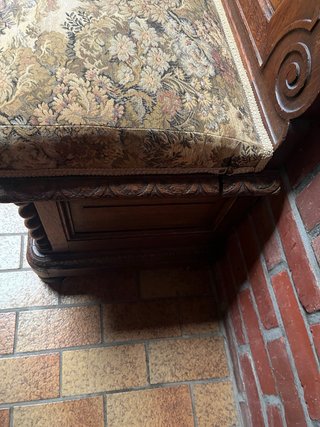 Banco de madera estilo Gründ con tapizado