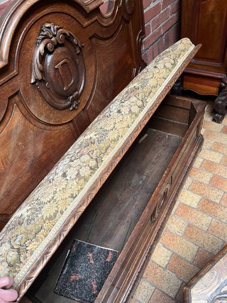 Banco de madera estilo Gründ con tapizado