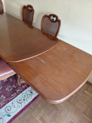 Mesa comedor y 6 sillas estilo clásico