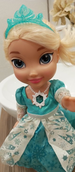 Muñeca Elsa Frozen con Luz y Música.