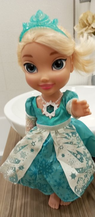 Muñeca Elsa Frozen con Luz y Música.