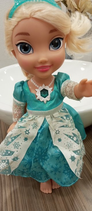 Muñeca Elsa Frozen con Luz y Música.