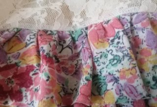 Camiseta Zara floral con encaje Talla M