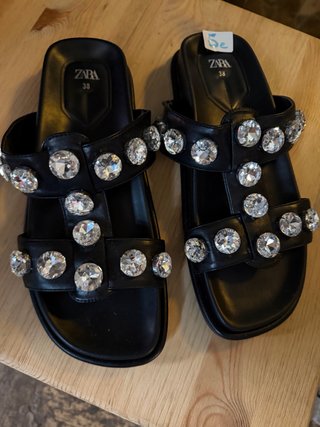 Sandalias Zara con pedrería Talla 38