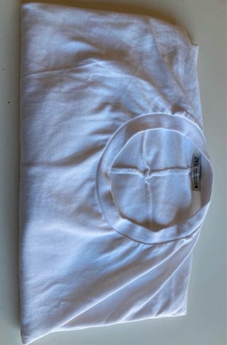 Camiseta Zara cropped cuello redondo talla única