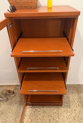 Mueble auxiliar madera con puerta cristal
