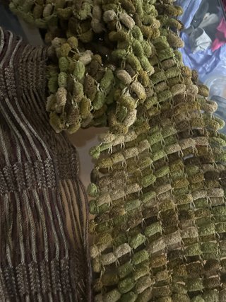 Bufandas de mujer marrones y verdes