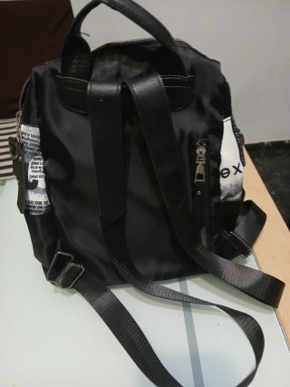 Mochila Negra y Blanca Estampada