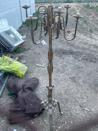 Candelabro de metal
