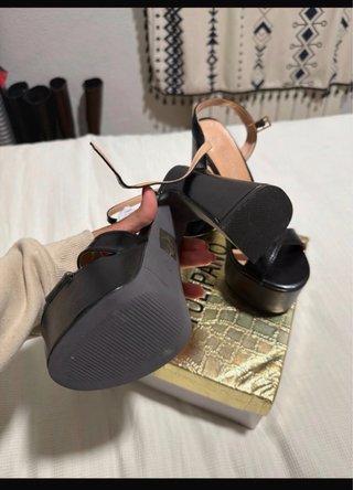 Sandalias Tulipano Tacón Plataforma Negro Dorado
