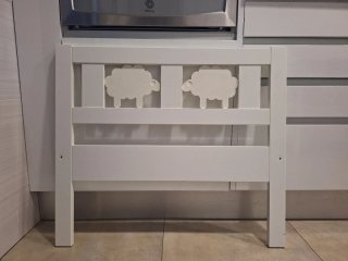 Cama infantil Ikea blanca con barrera