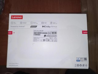 Tablet Lenovo con funda protectora