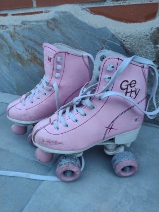 Patines rosas talla 34.