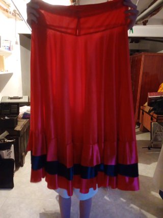 Falda flamenca roja y negra