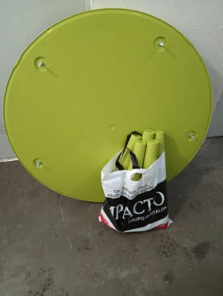 Tavolo rotondo in plastica