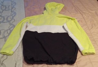 Sudadera Reebok con cremallera.