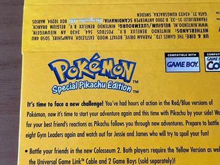 Display Box Pokémon Yellow Pikachu Nintendo store