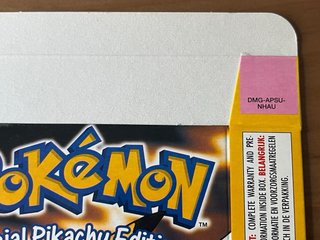 Display Box Pokémon Yellow Pikachu Nintendo store