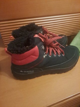 Botas montaña niño talla 36 negras y rojas