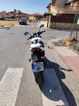 Triumph Street Triple 675 Blanca